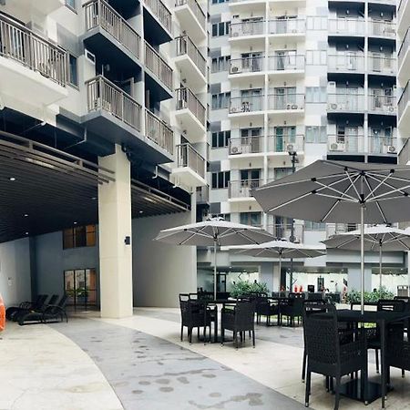 S Residences-Moa Manila Esterno foto